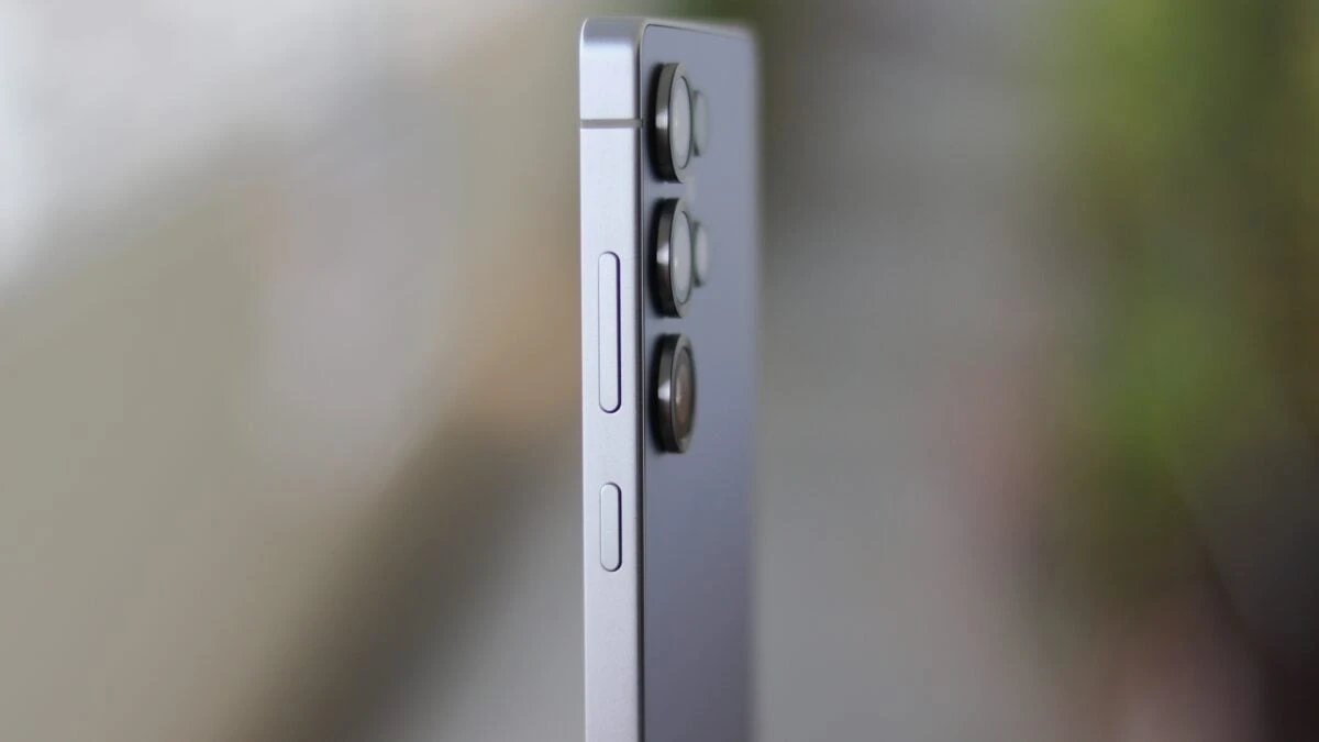 Rò rỉ cấu hình Galaxy S26 Ultra: Camera mới, chip mạnh, pin trâu hơn