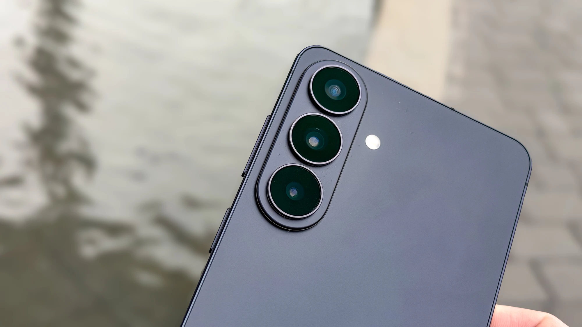 Đánh giá Samsung Galaxy S26 Plus: Có đáng mua trong năm 2026?